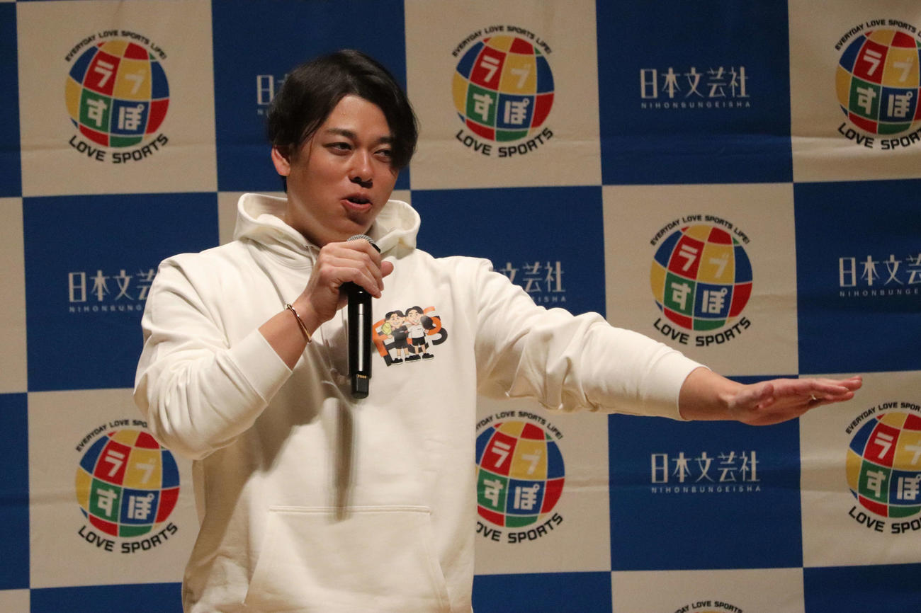 トークショー「ナシガチフェス」に出演した巨人高梨（撮影・小早川宗一郎）