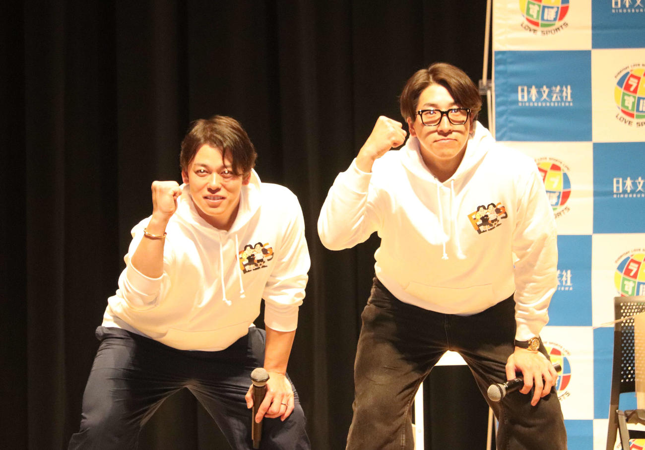 トークショー「ナシガチフェス」に出演した巨人高梨（左）と大勢（撮影・小早川宗一郎）