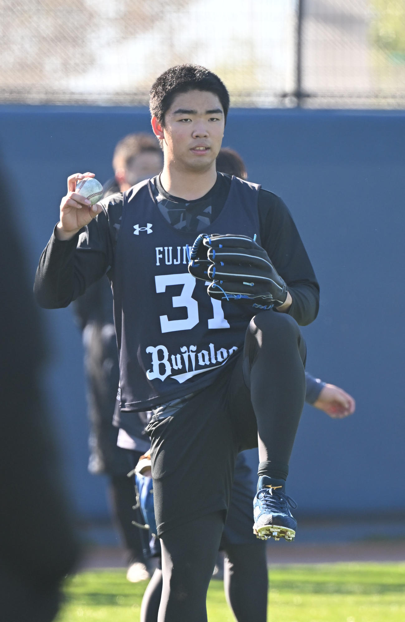 キャッチボールで汗を流すオリックス1位藤川（撮影・和賀正仁）