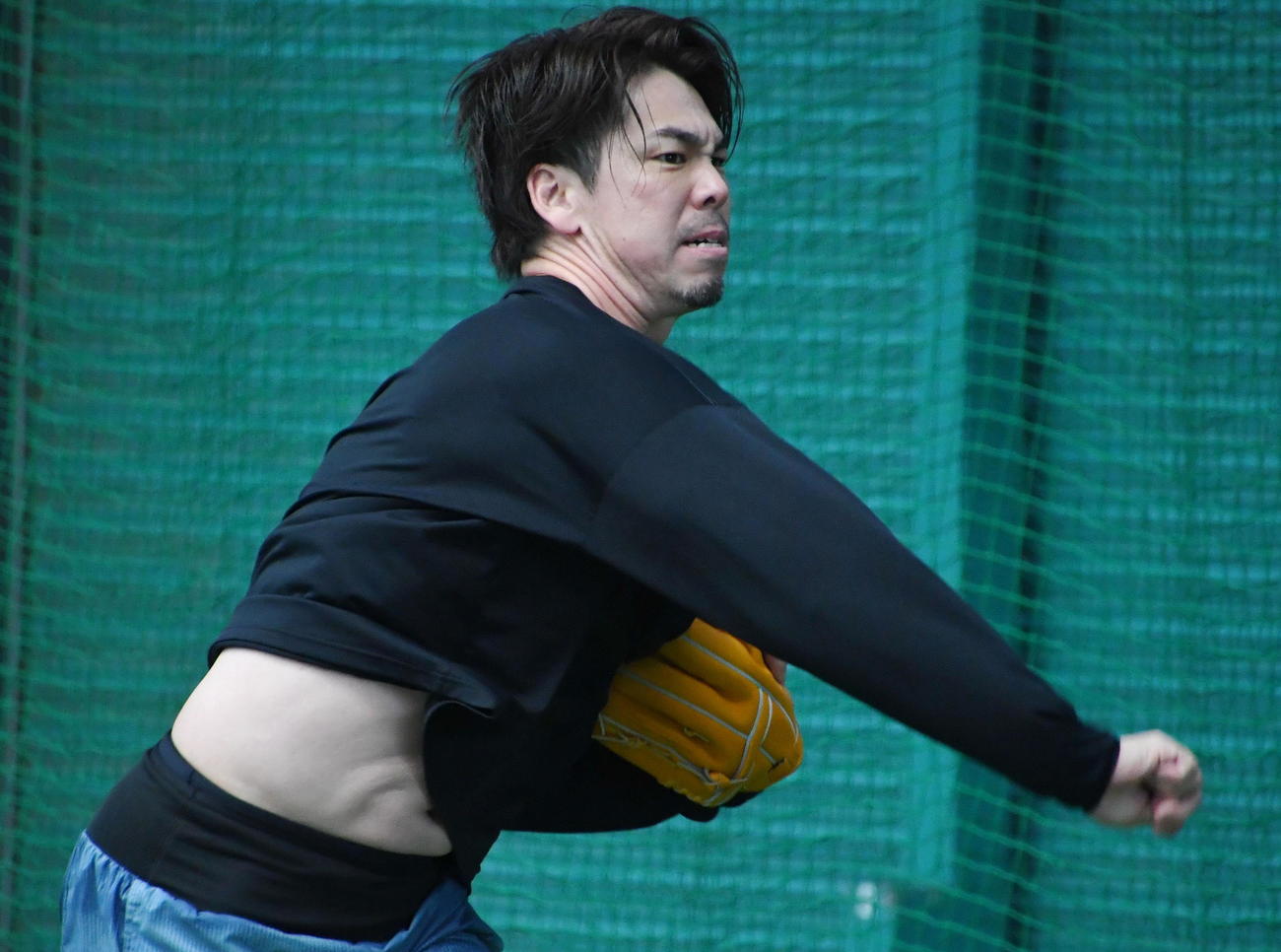 自主トレを公開しキャッチボールをする楽天前田健太（撮影・山田愛斗）