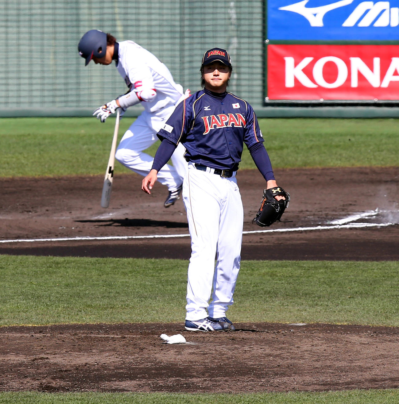 WBC日本代表・紅白戦の1回裏2死、坂本を中飛に仕留める沢村（2013年2月）