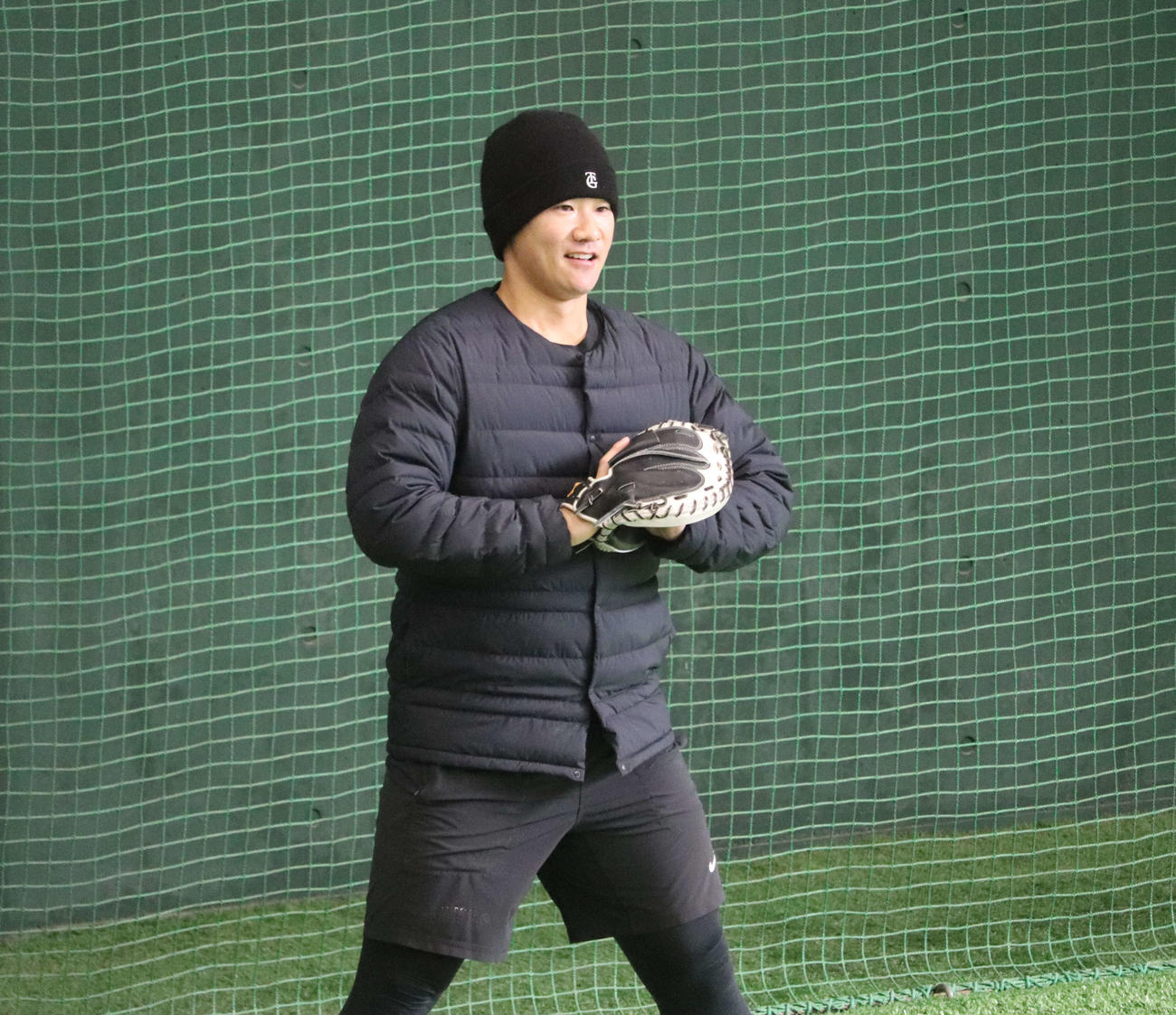 ジャイアンツ球場で自主トレする巨人井上（撮影・小早川宗一郎）