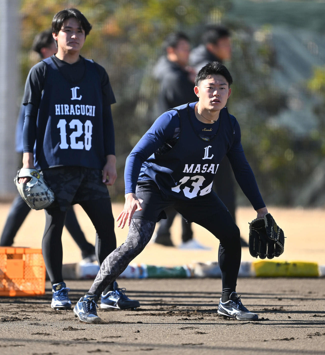 ノックを受ける西武育成6位の正木（撮影・滝沢徹郎）