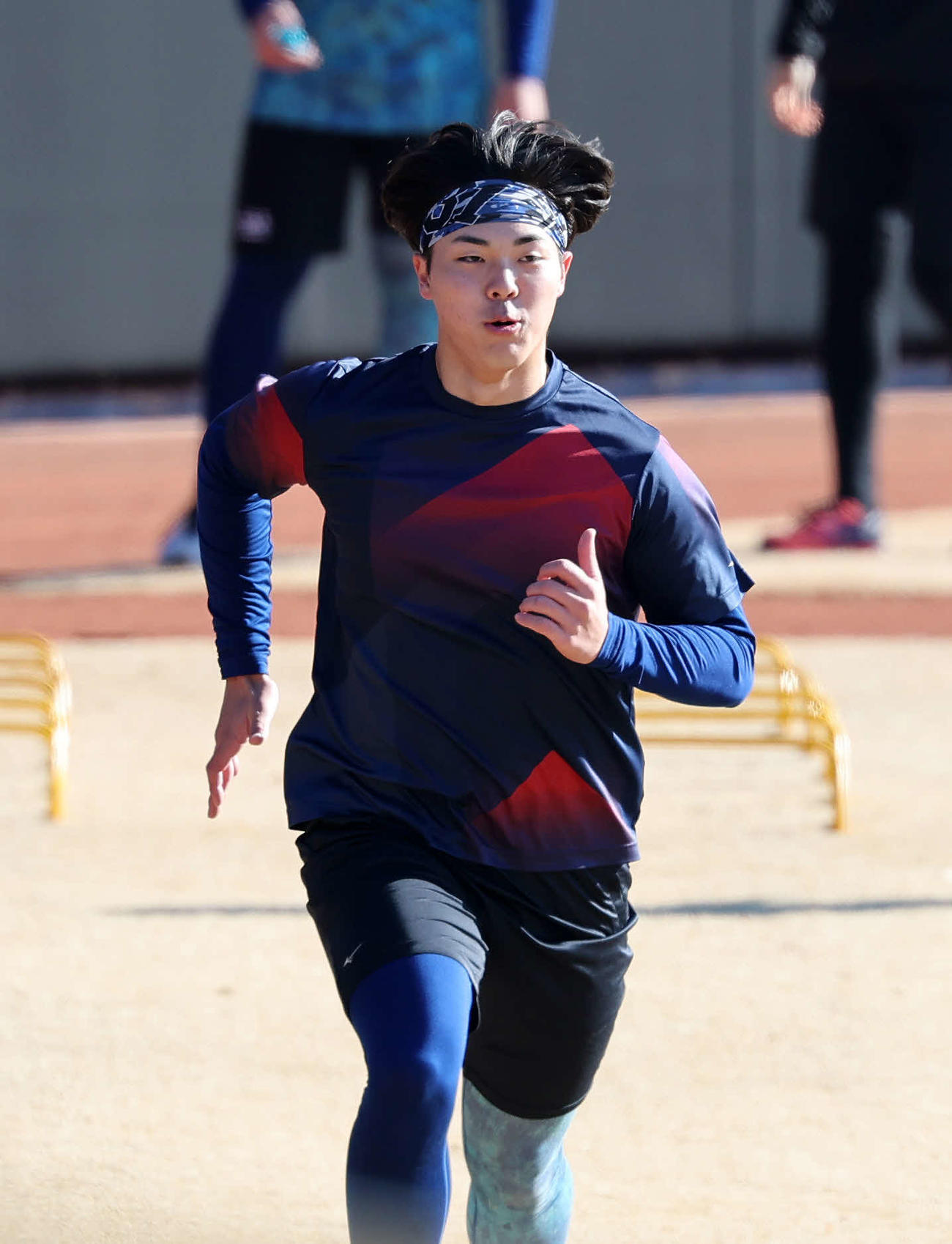 ランニングする日本ハム柴田（撮影・鈴木正人）