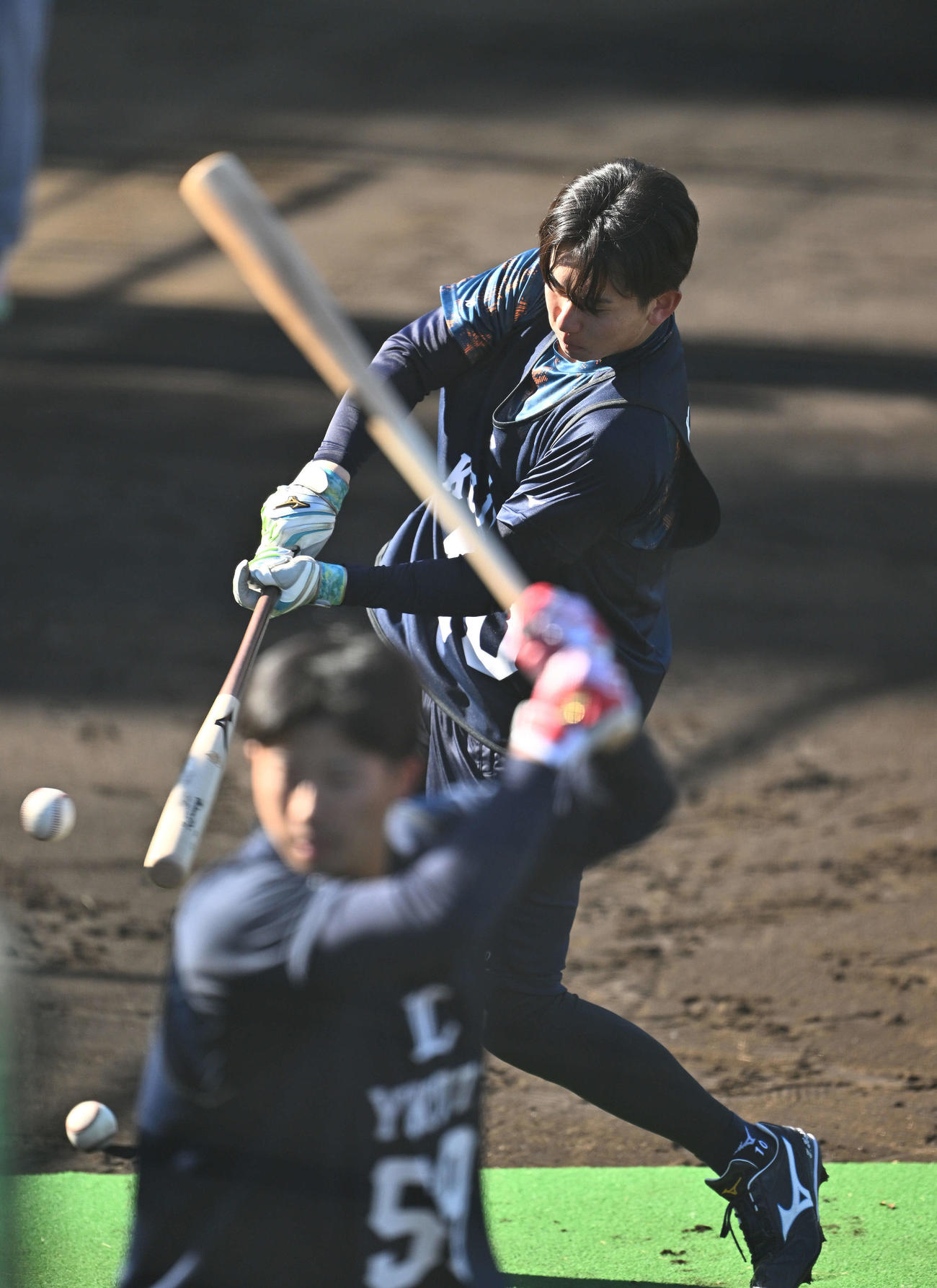 打撃練習する西武ドラフト1位の小島（撮影・滝沢徹郎）
