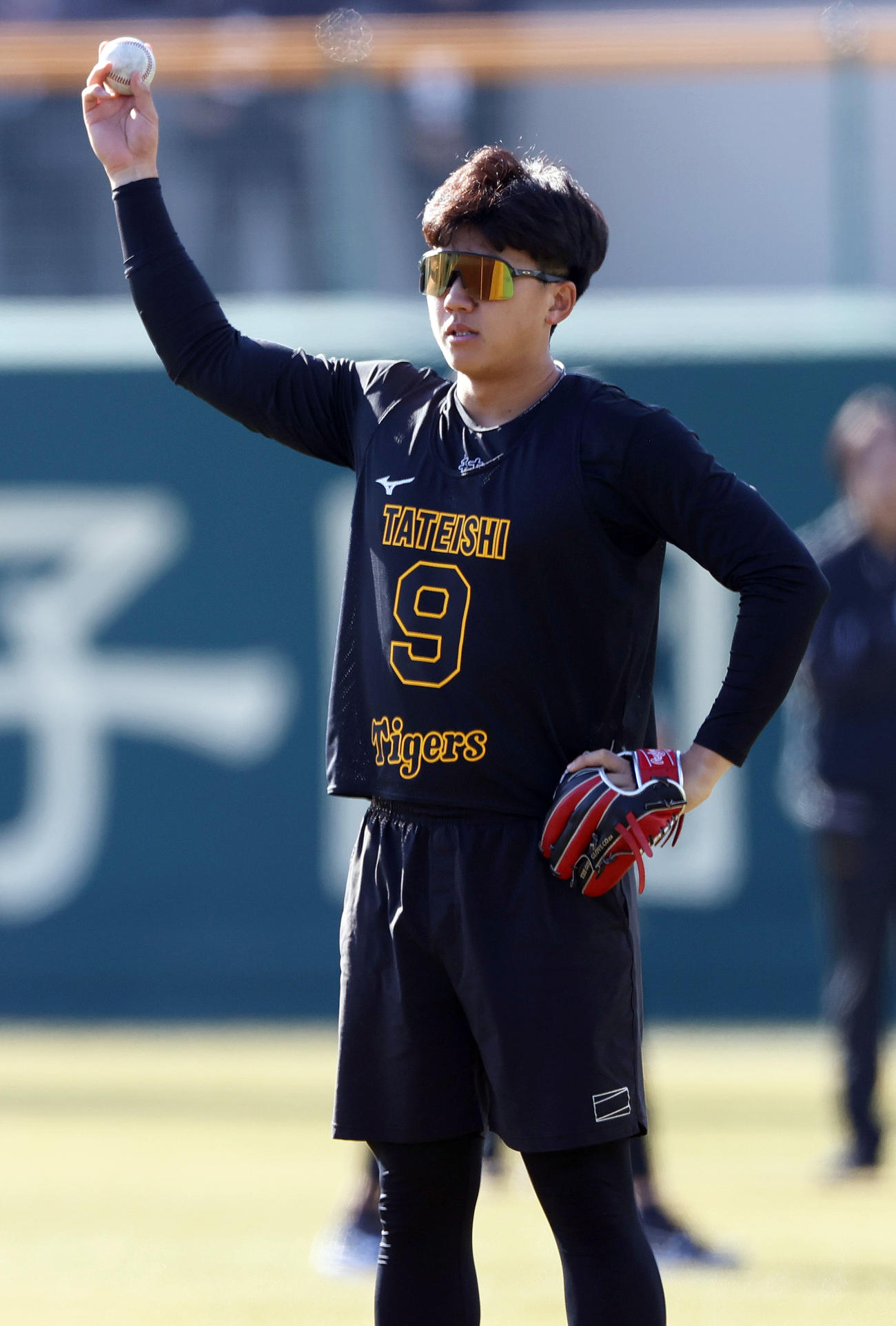 新人合同自主トレに励む阪神立石（撮影・上山淳一）