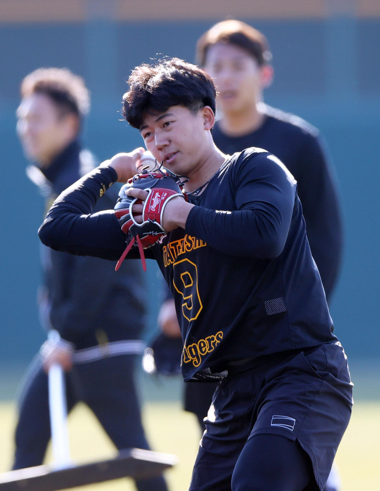 新人合同自主トレに励む阪神立石（撮影・上山淳一）