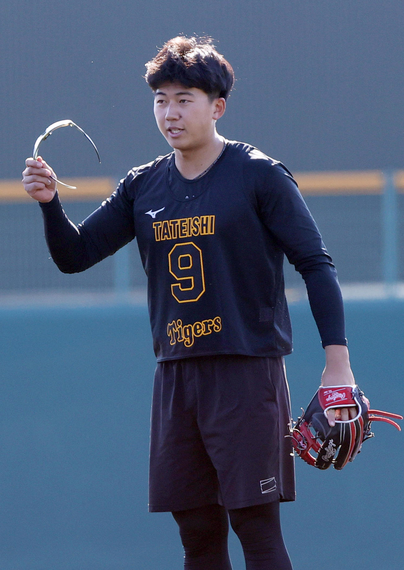 新人合同自主トレに励む阪神立石（撮影・上山淳一）
