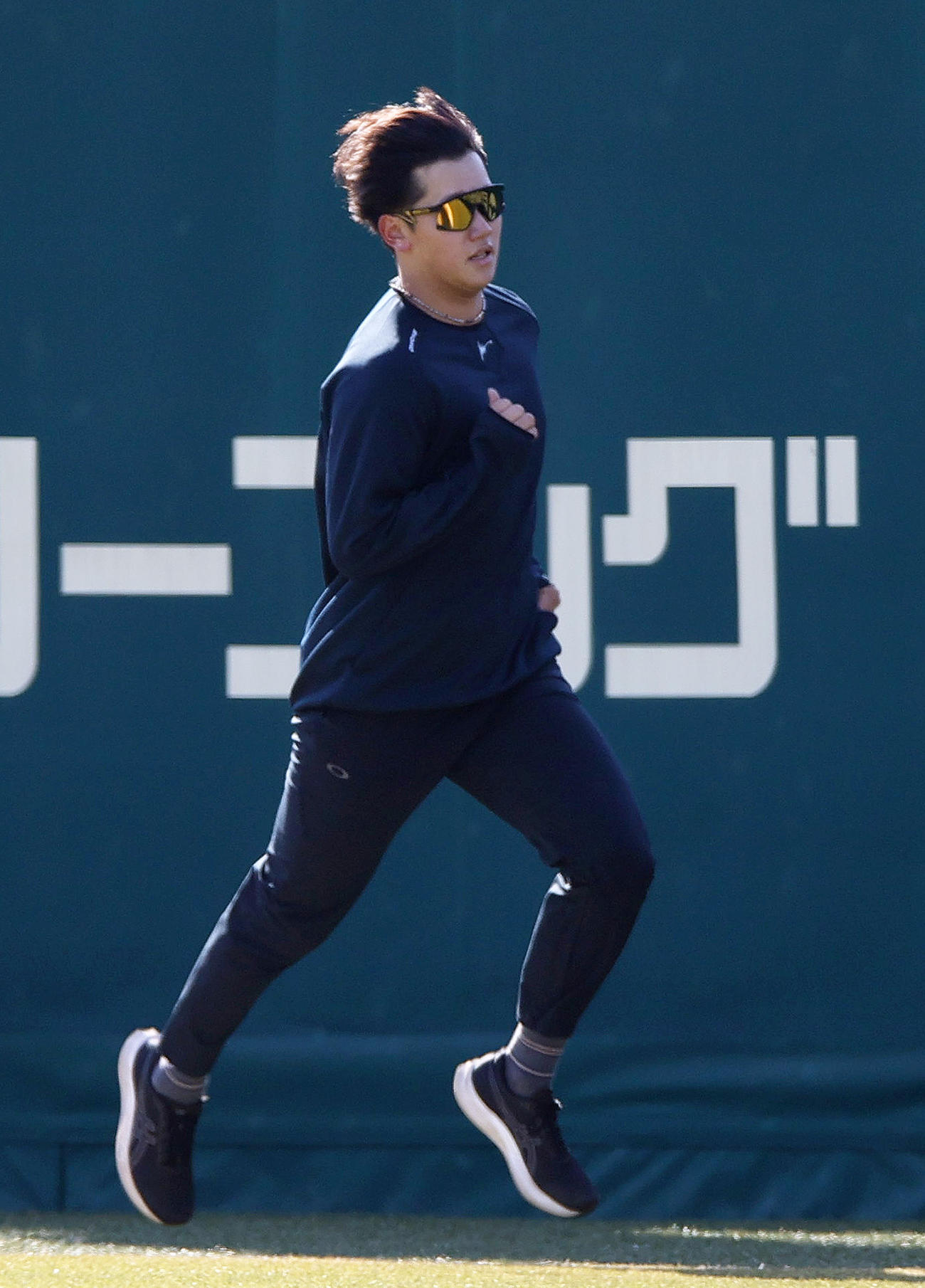 SGLスタジアムで走り込む阪神門別（撮影・上山淳一）