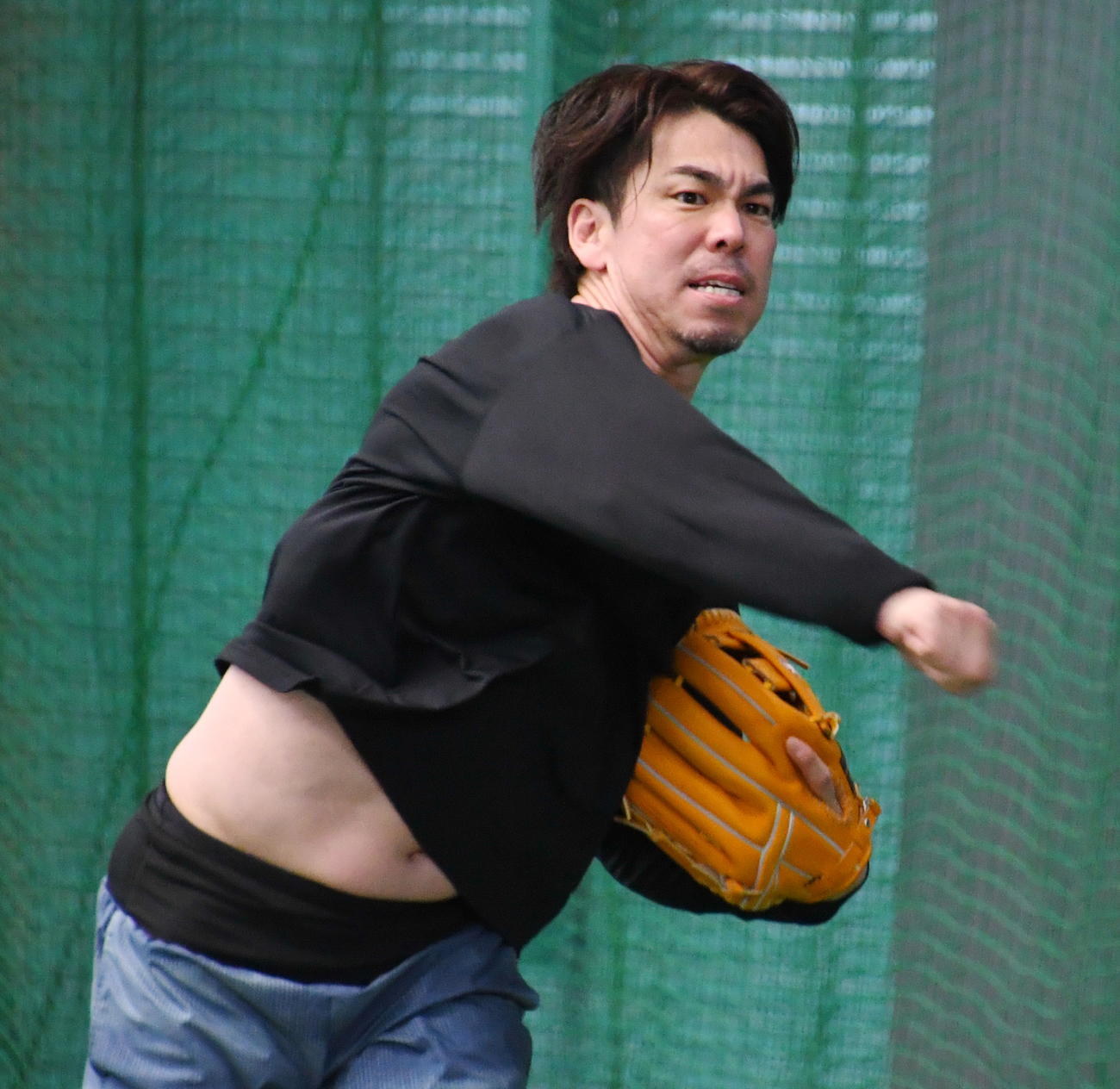 自主トレを公開しキャッチボールをする楽天前田健（撮影・山田愛斗）