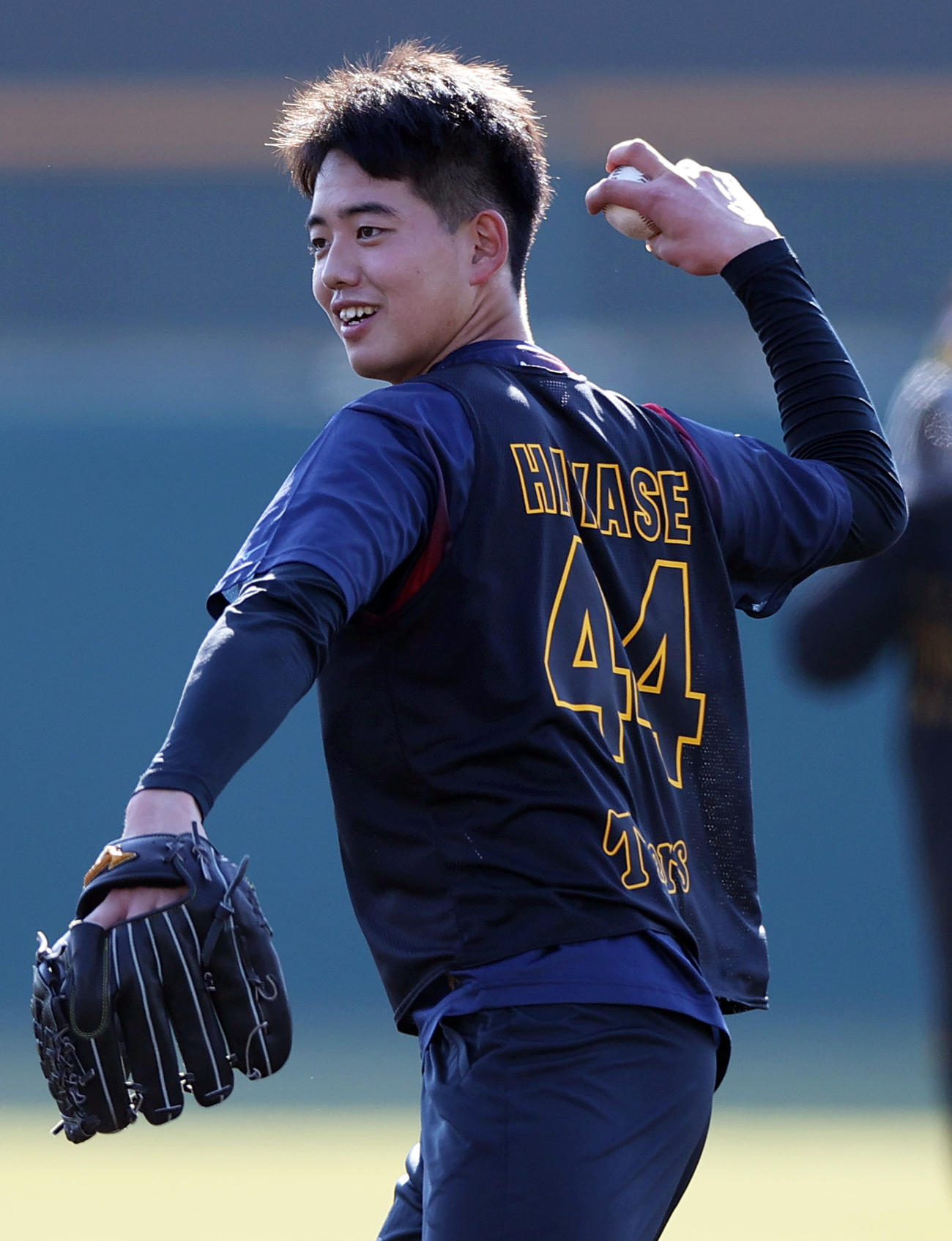 新人合同自主トレに励む阪神早瀬（撮影・上山淳一）