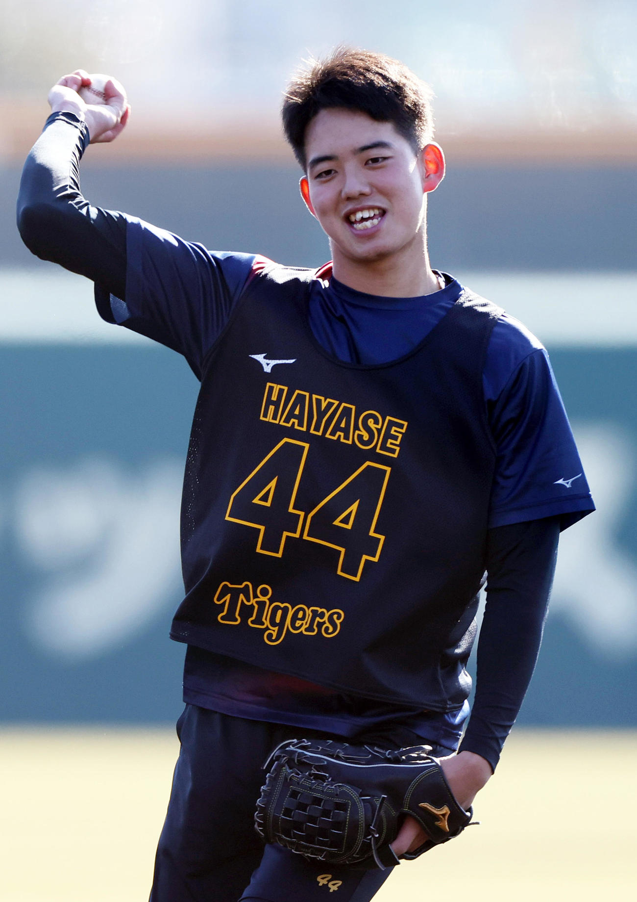 新人合同自主トレに励む阪神早瀬（撮影・上山淳一）