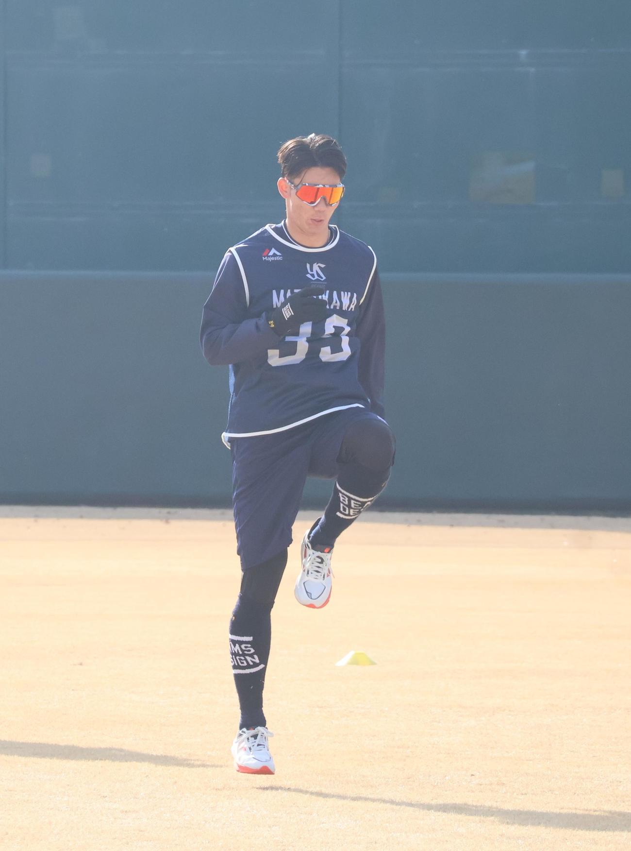 戸田での新人合同自主トレに参加するヤクルトのドラフト2位松川（撮影・塚本光）