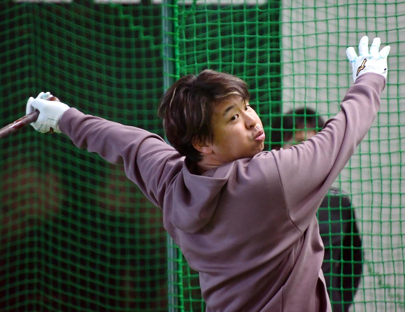 自主トレを公開しフリー打撃を行う楽天浅村（撮影・山田愛斗）