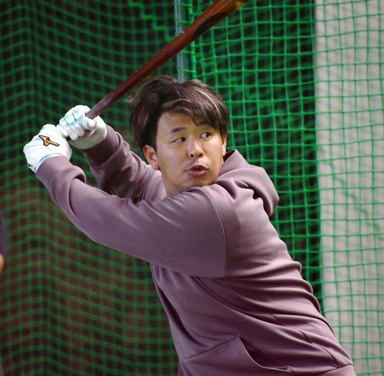 自主トレを公開しフリー打撃を行う楽天浅村（撮影・山田愛斗）