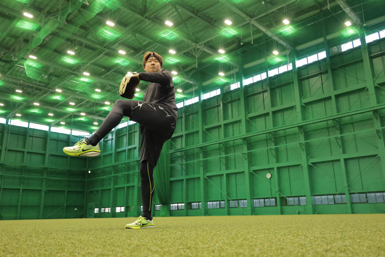 自主トレを公開した阪神西勇（撮影・西尾就之）
