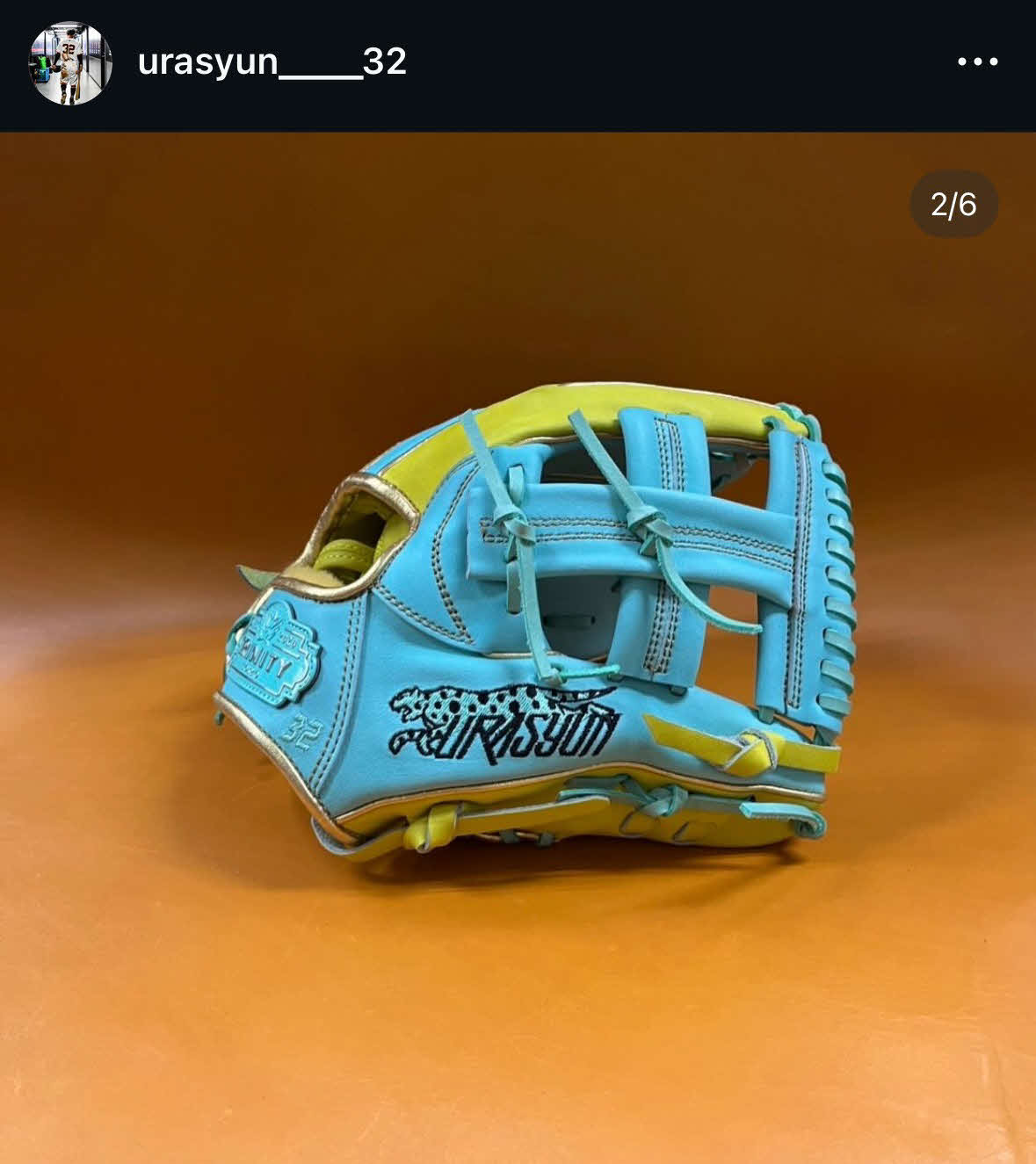 巨人浦田のインスタグラムから。チーターの刺しゅうが入ったグラブ