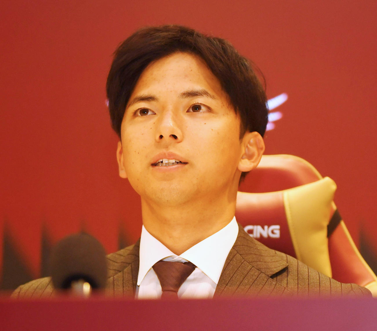 契約更改交渉を終え、会見する楽天宗山（撮影・山田愛斗）