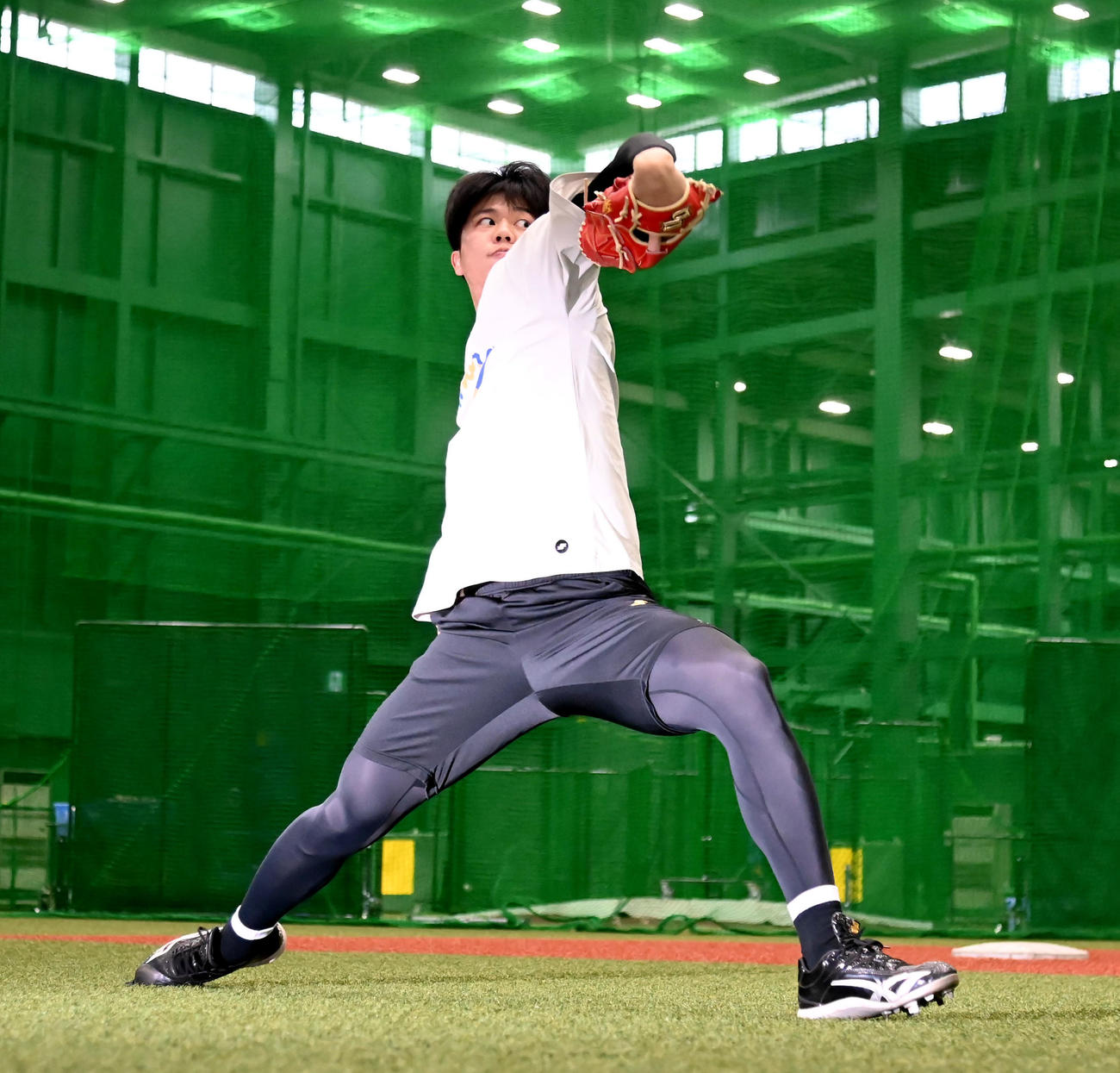 キャッチボールをする阪神才木（撮影・石井愛子）