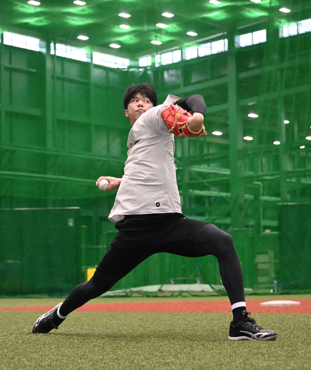 キャッチボールをする阪神才木（撮影・石井愛子）