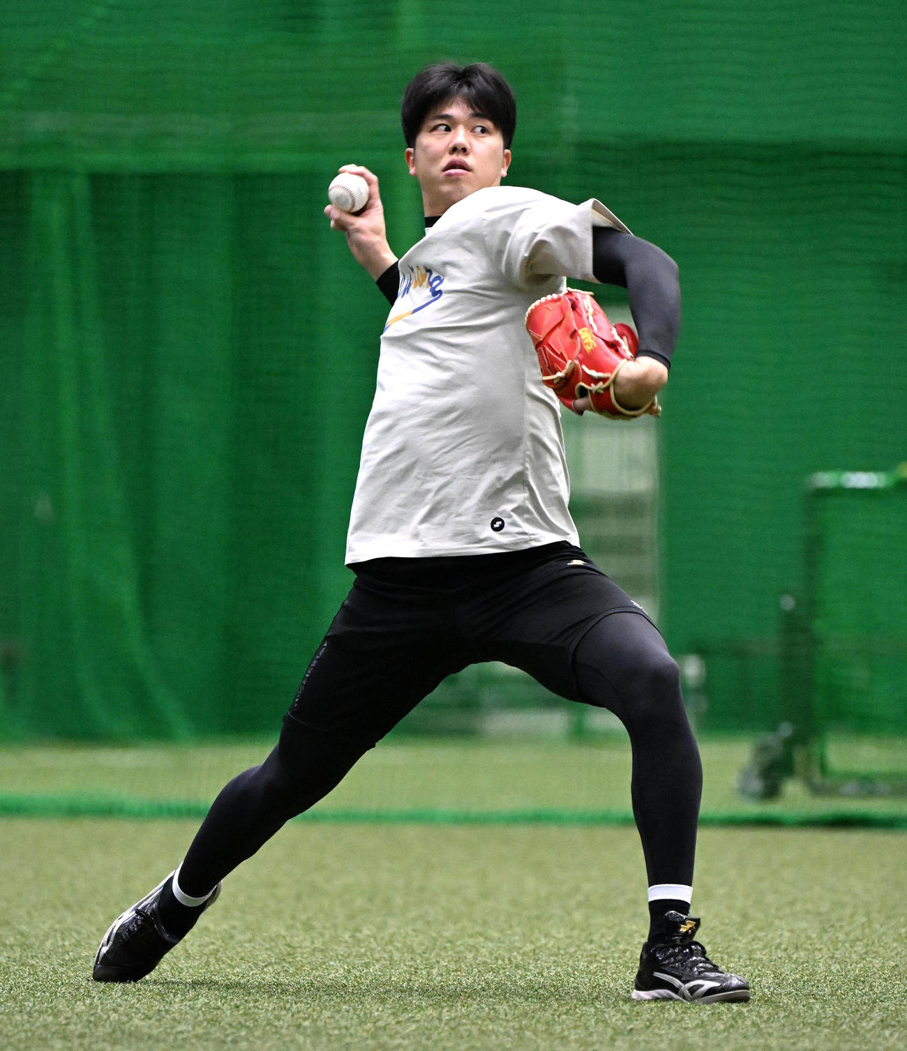 キャッチボールをする阪神才木（撮影・石井愛子）