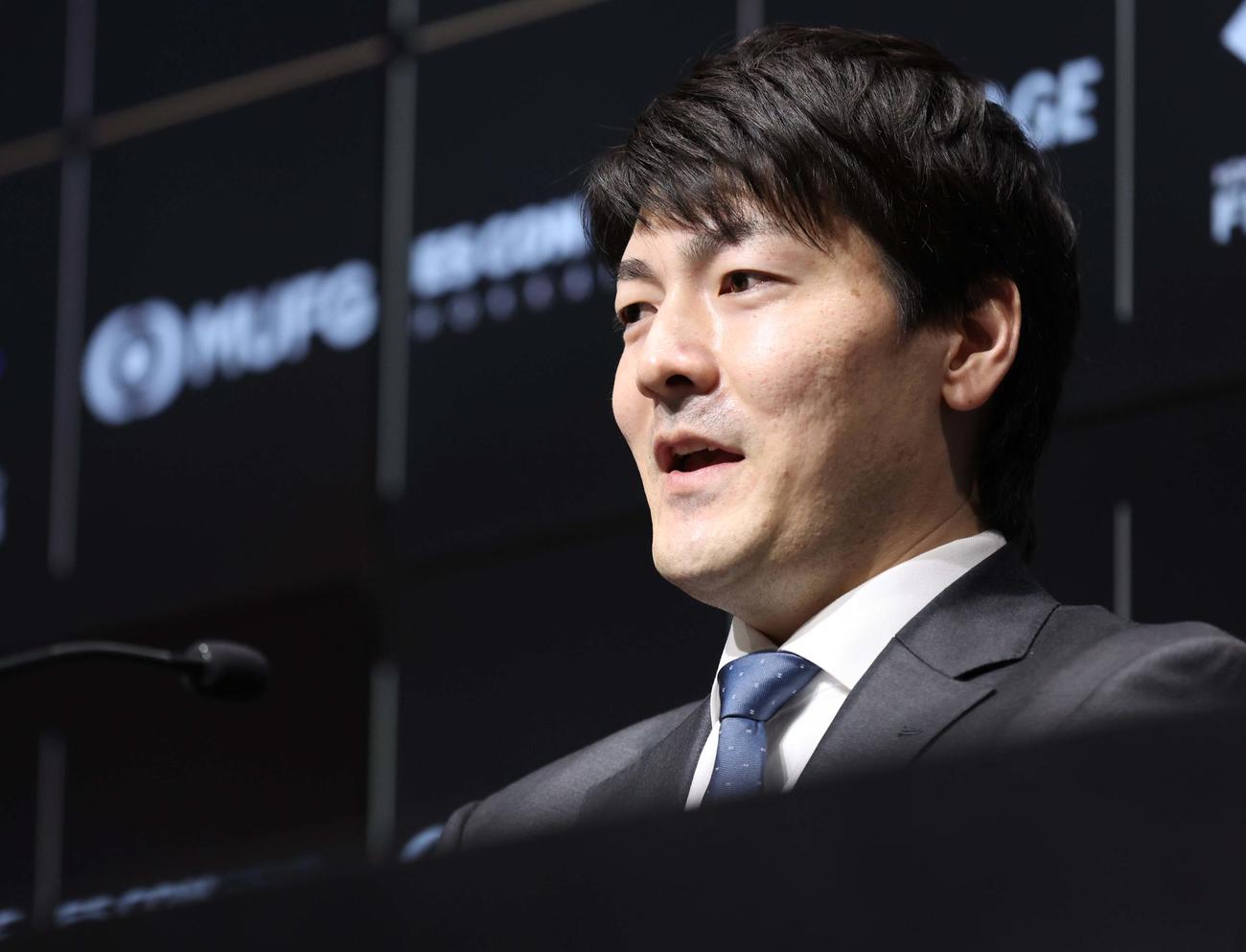 日本ハムに入団し記者会見する有原（撮影・黒川智章）
