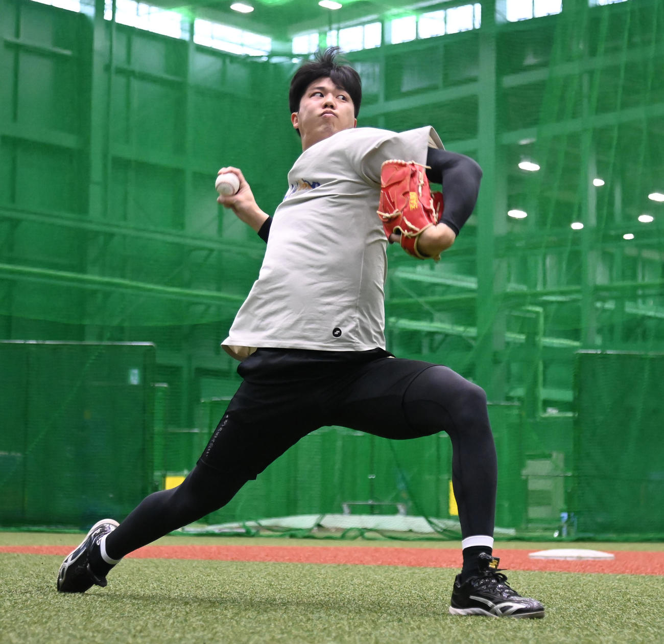 キャッチボールをする阪神才木（撮影・石井愛子）