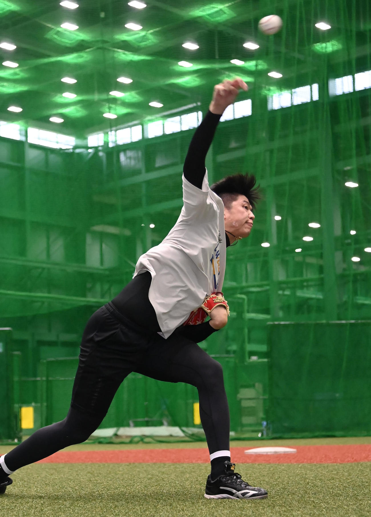キャッチボールをする阪神才木（撮影・石井愛子）