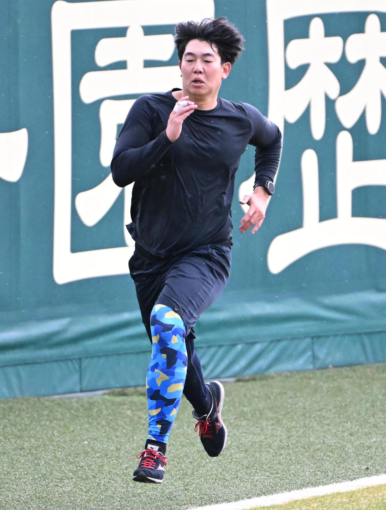 ダッシュをする畠（撮影・石井愛子）