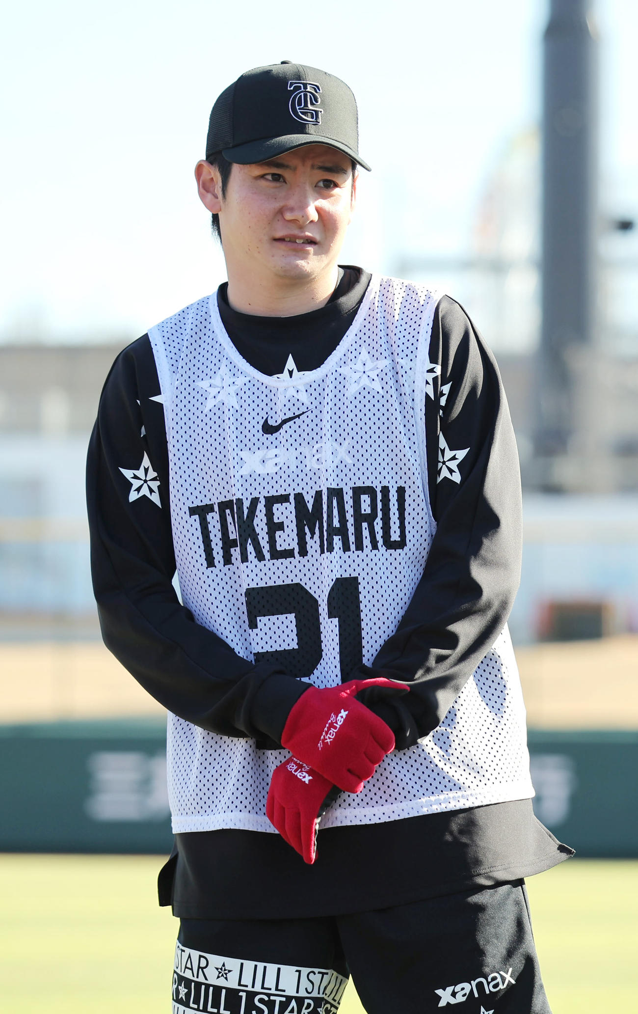 巨人新人合同自主トレに臨むドラフト1位の竹丸