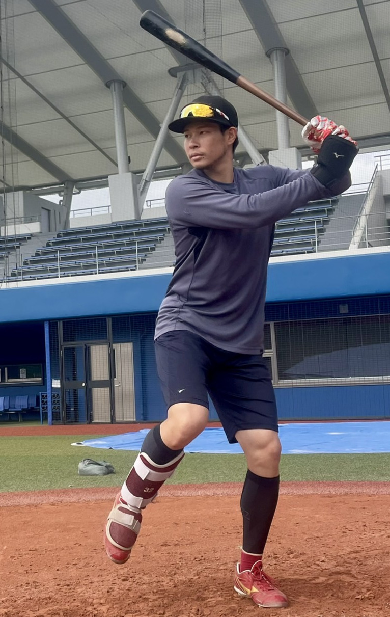 自主トレを公開した楽天中島（球団提供）