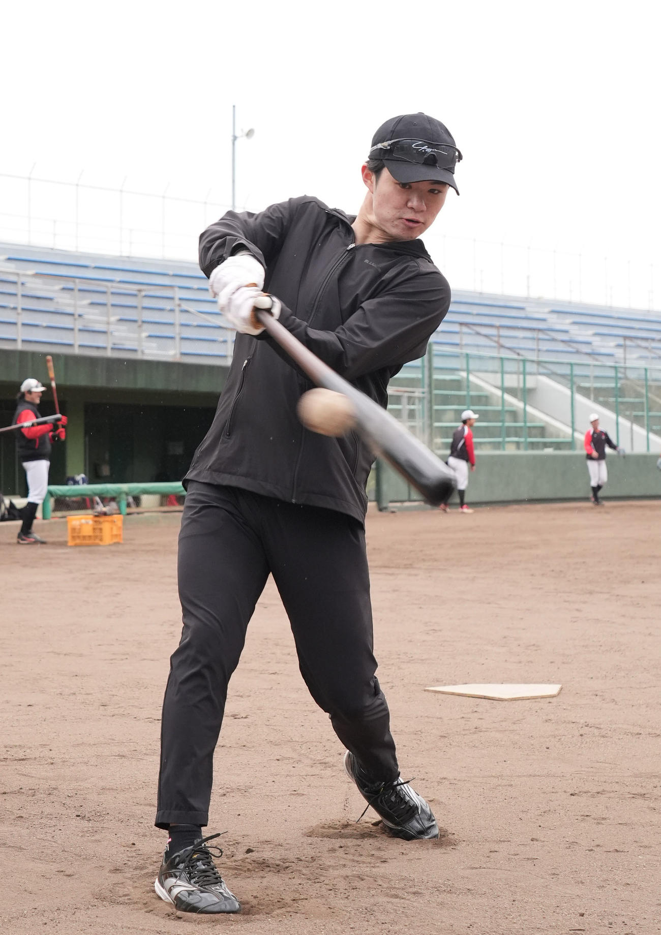 ティー打撃練習をする阪神中野（撮影・森本幸一）