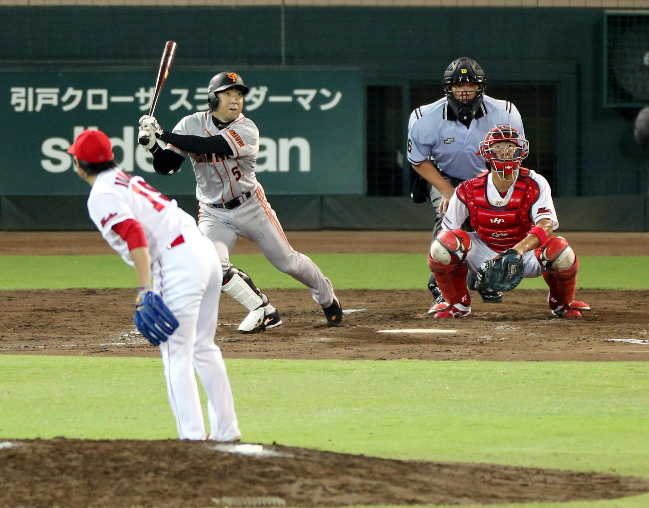 2012年7月27日、7回表巨人2死二塁、広島野村から右適時二塁打を放つ古城