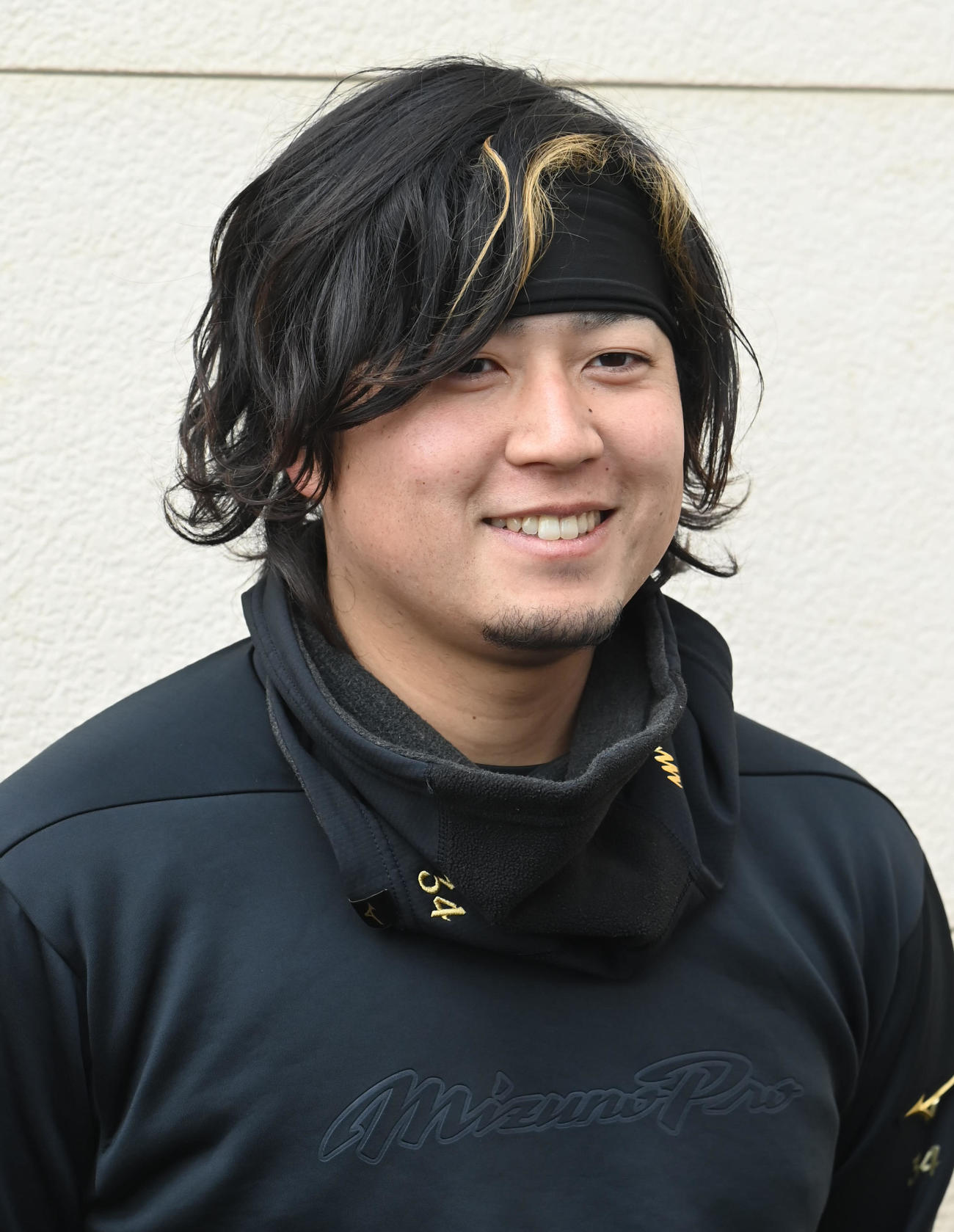 報道陣の質問に答える日ハム堀（撮影・石井愛子）