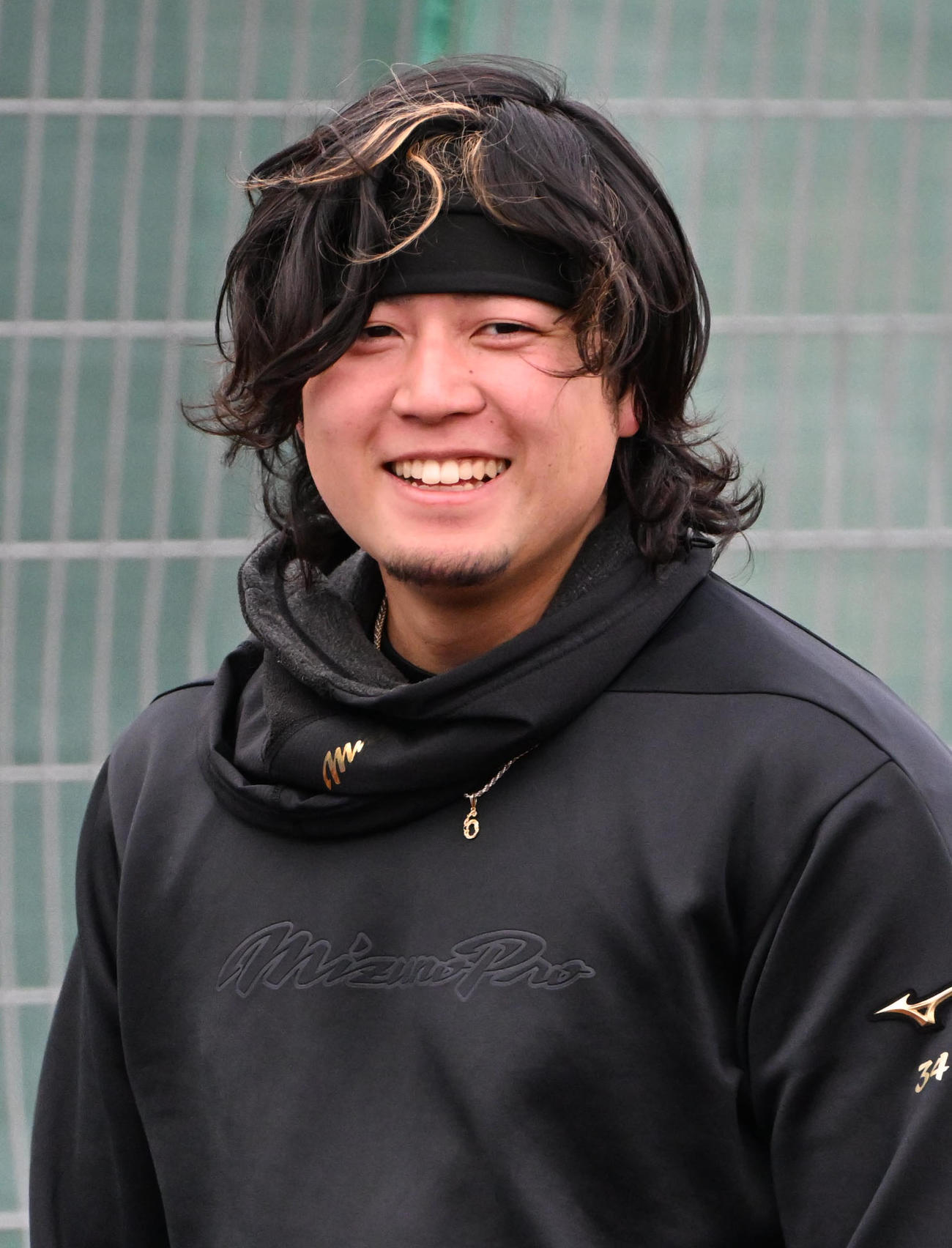 練習の合間に笑顔を見せる日ハム堀（撮影・石井愛子）