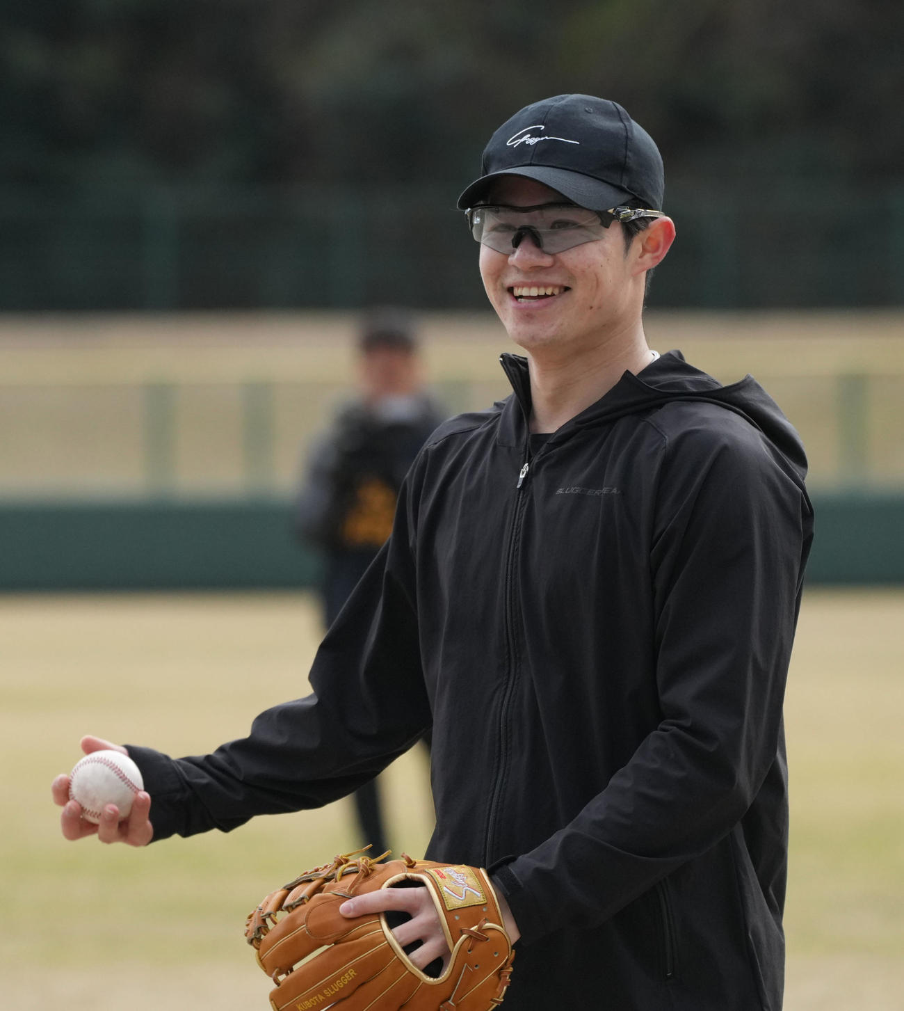 トレーニングの合間に明るい表情を見せる阪神中野（撮影・森本幸一）