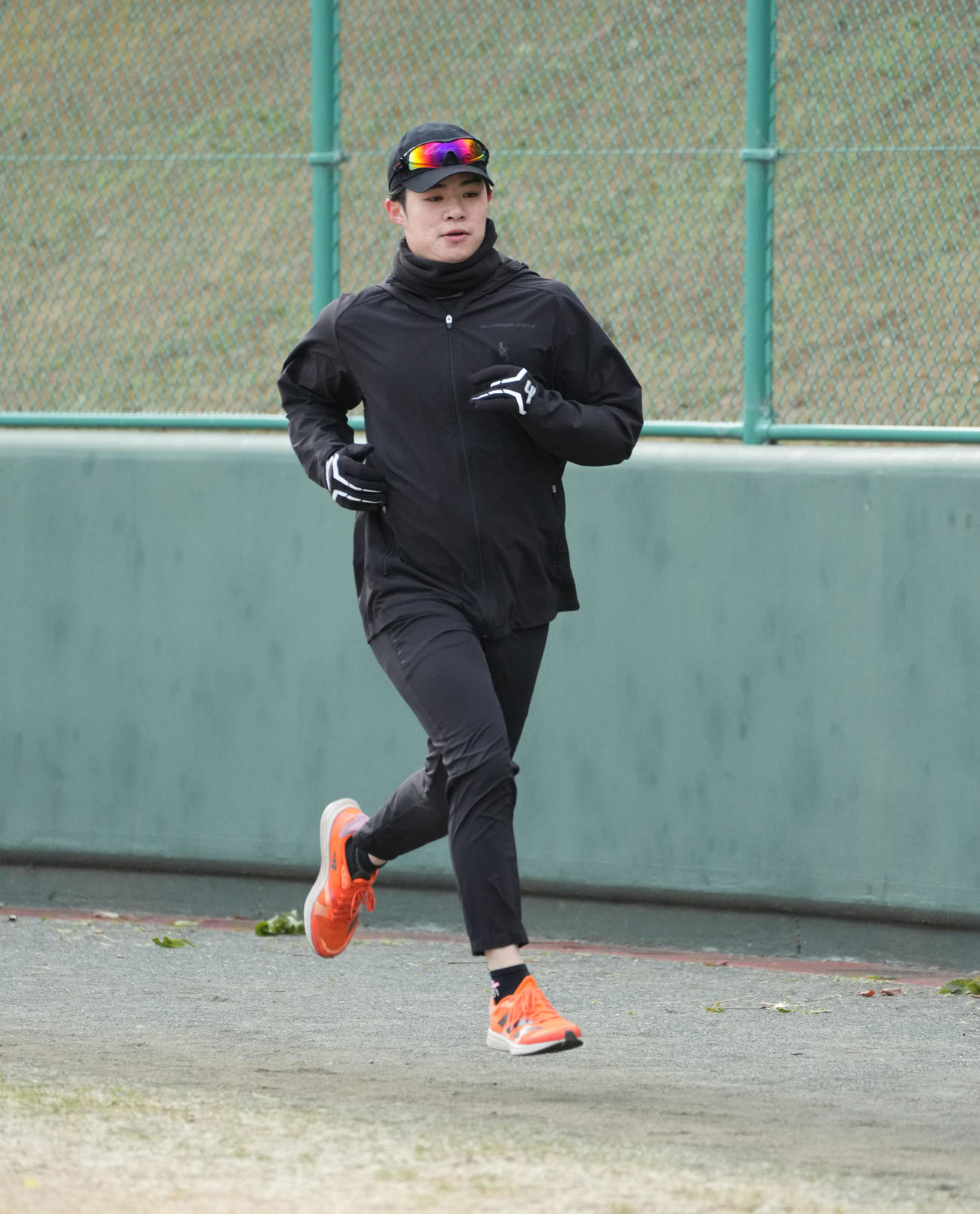 ランニングをする阪神中野（撮影・森本幸一）