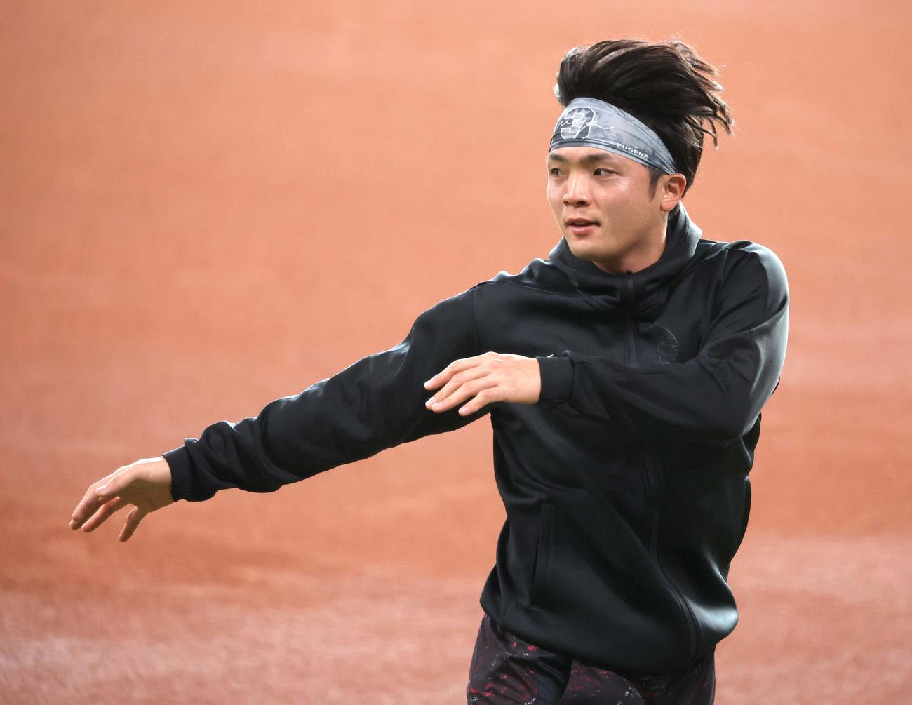 公開自主トレでアップする日本ハム郡司（撮影・黒川智章）