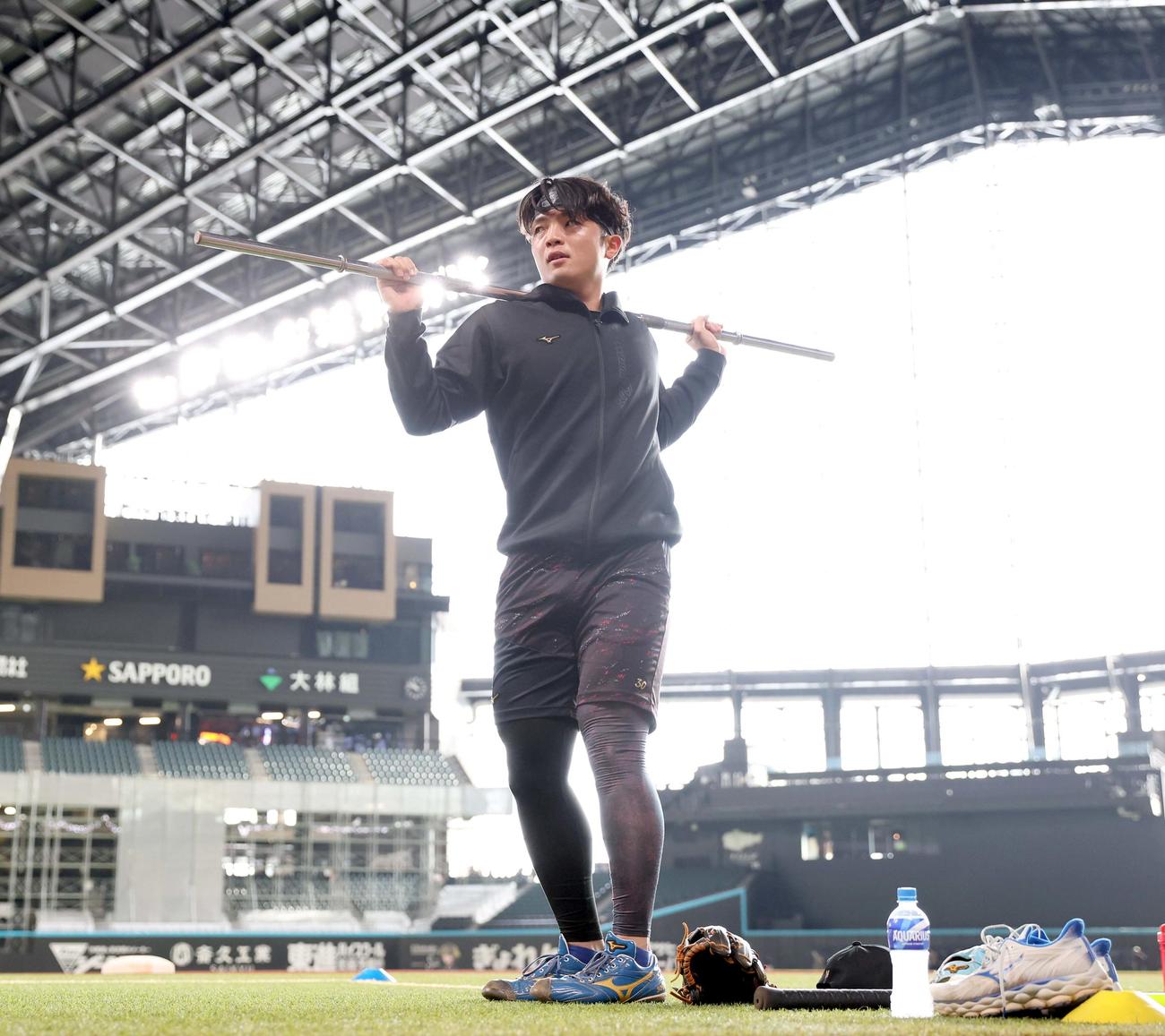 公開自主トレでフィジカルトレーニングする日本ハム郡司（撮影・黒川智章）