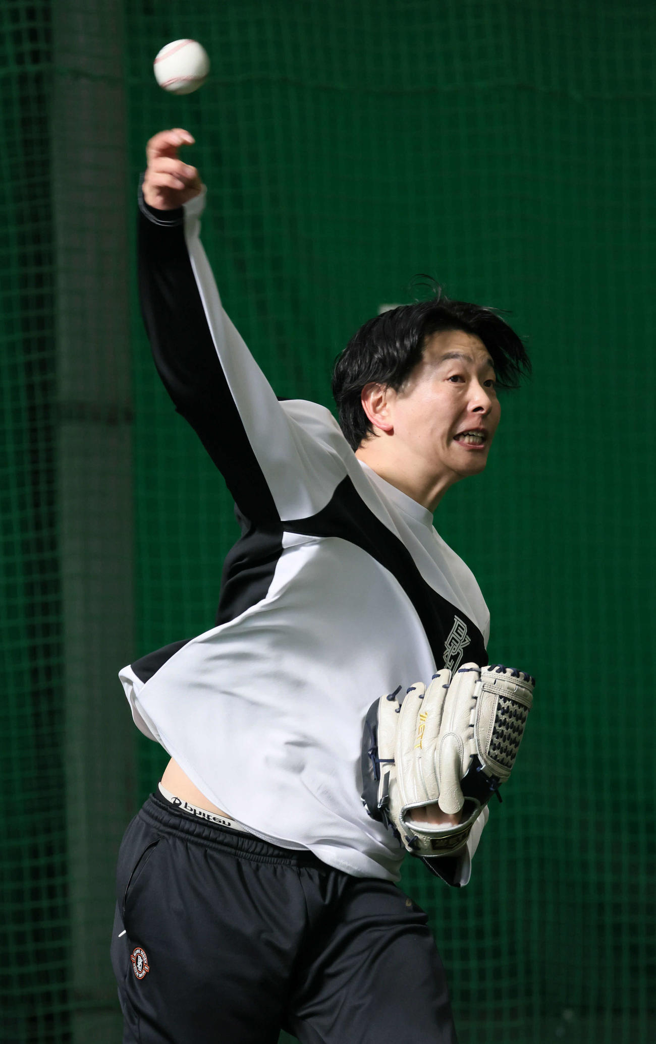 キャッチボールをする広島大瀬良（撮影・加藤孝規）
