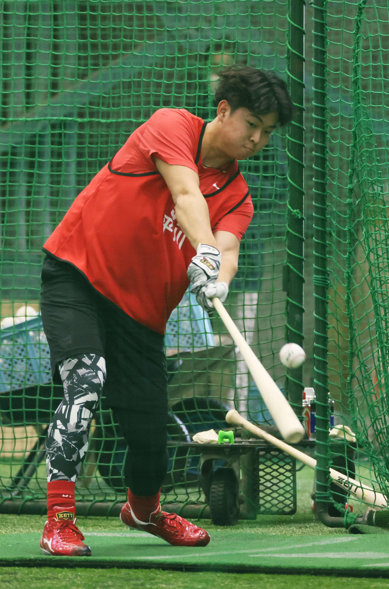 左打席で打撃練習するドラフト1位の平川（撮影・加藤孝規）