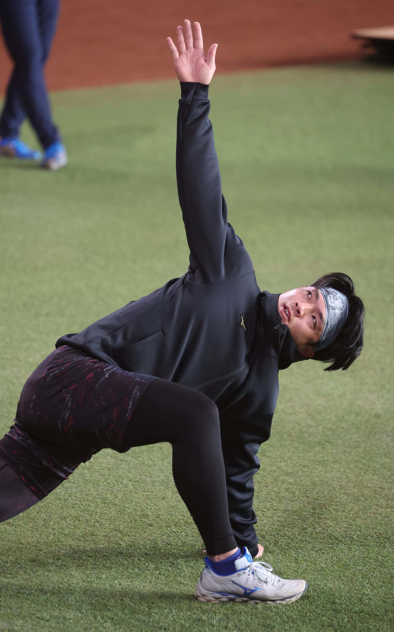 公開自主トレでアップする日本ハム郡司（撮影・黒川智章）