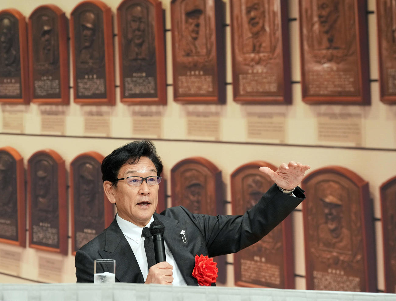 会見で心境を語る栗山英樹氏（撮影・たえ見朱実）