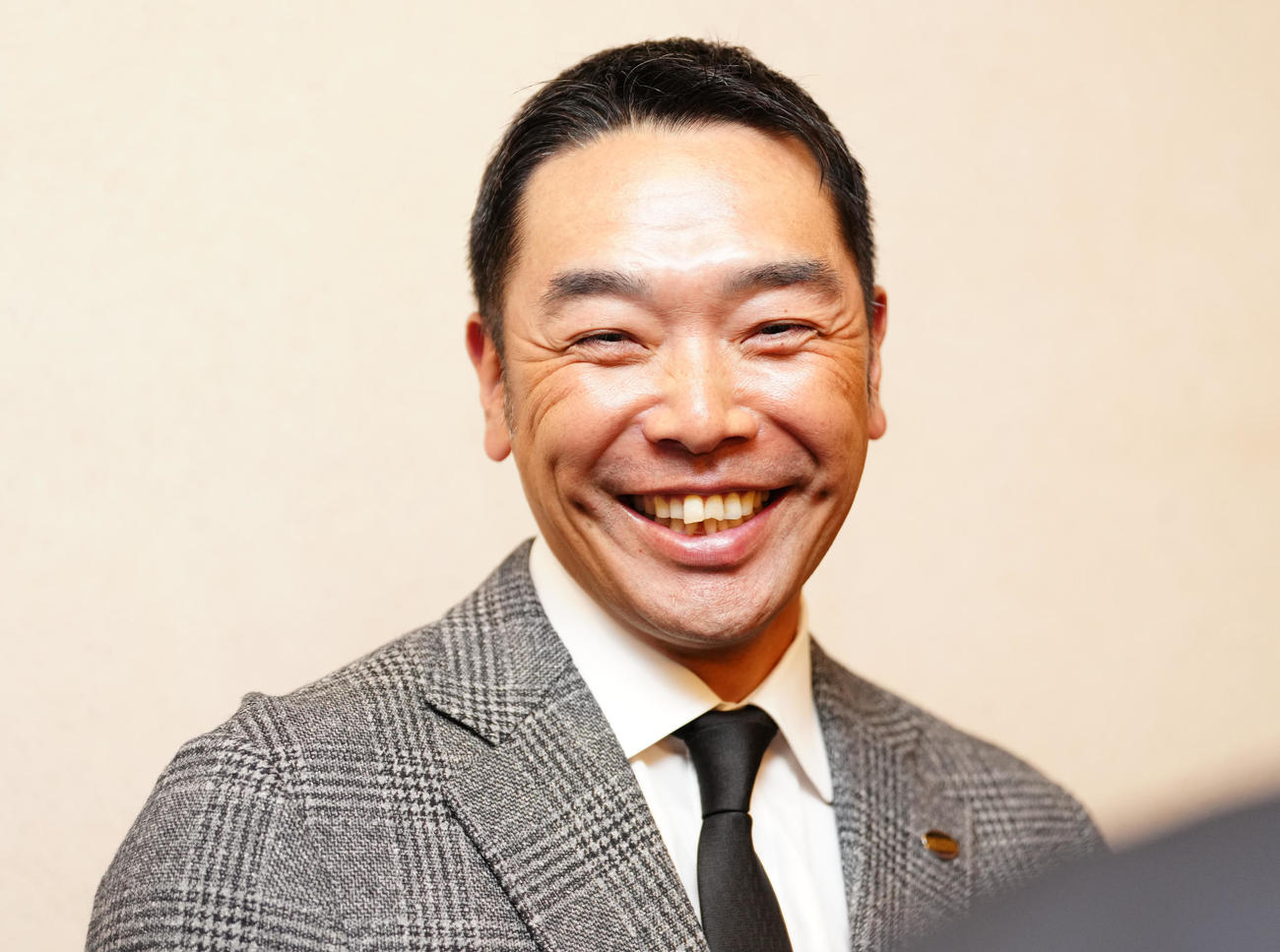 スタッフ会議後の囲み取材で笑顔の巨人阿部監督（撮影・鈴木みどり）