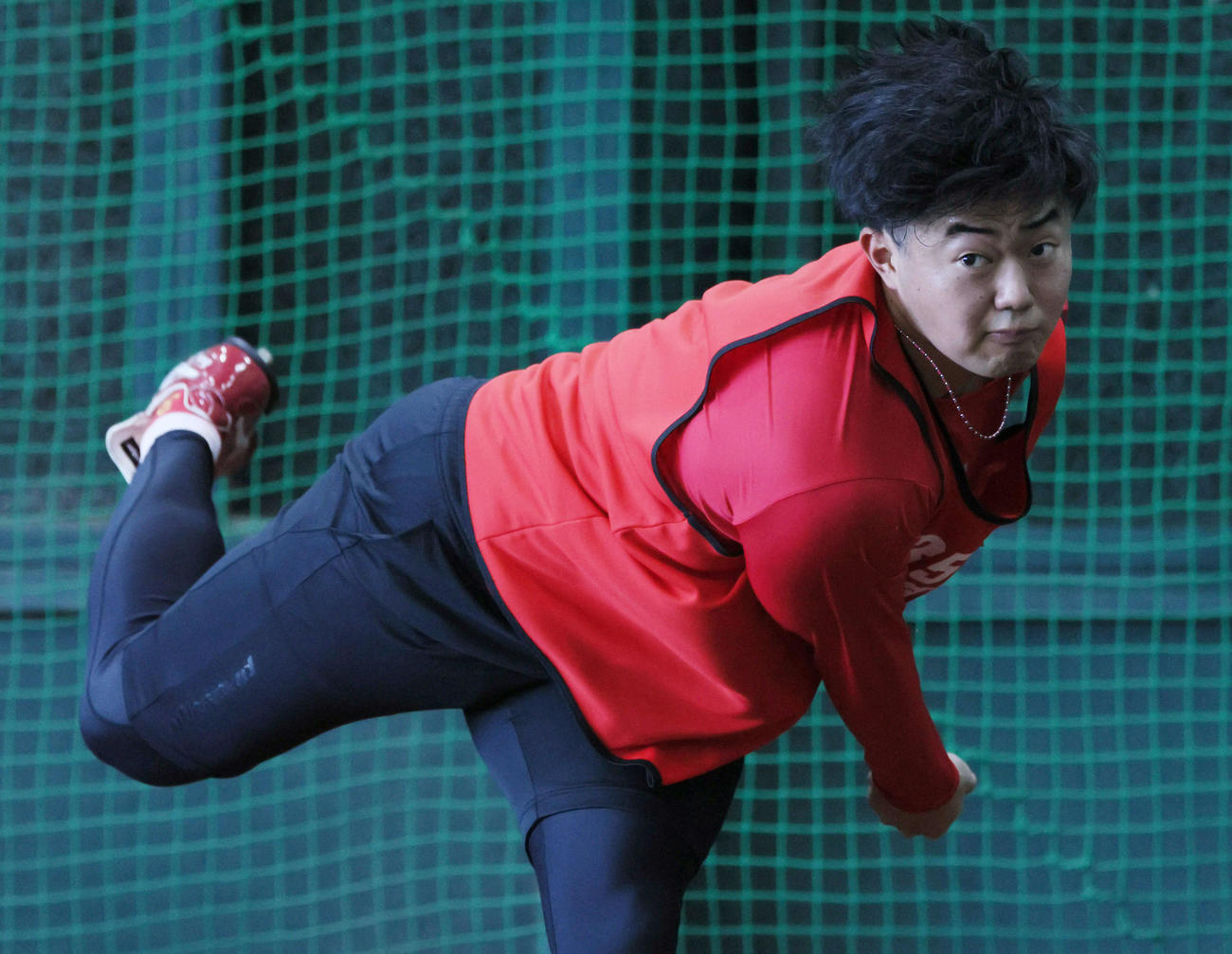 ブルペンで投球練習を始めた広島ドラフト4位の工藤（撮影・加藤孝規）