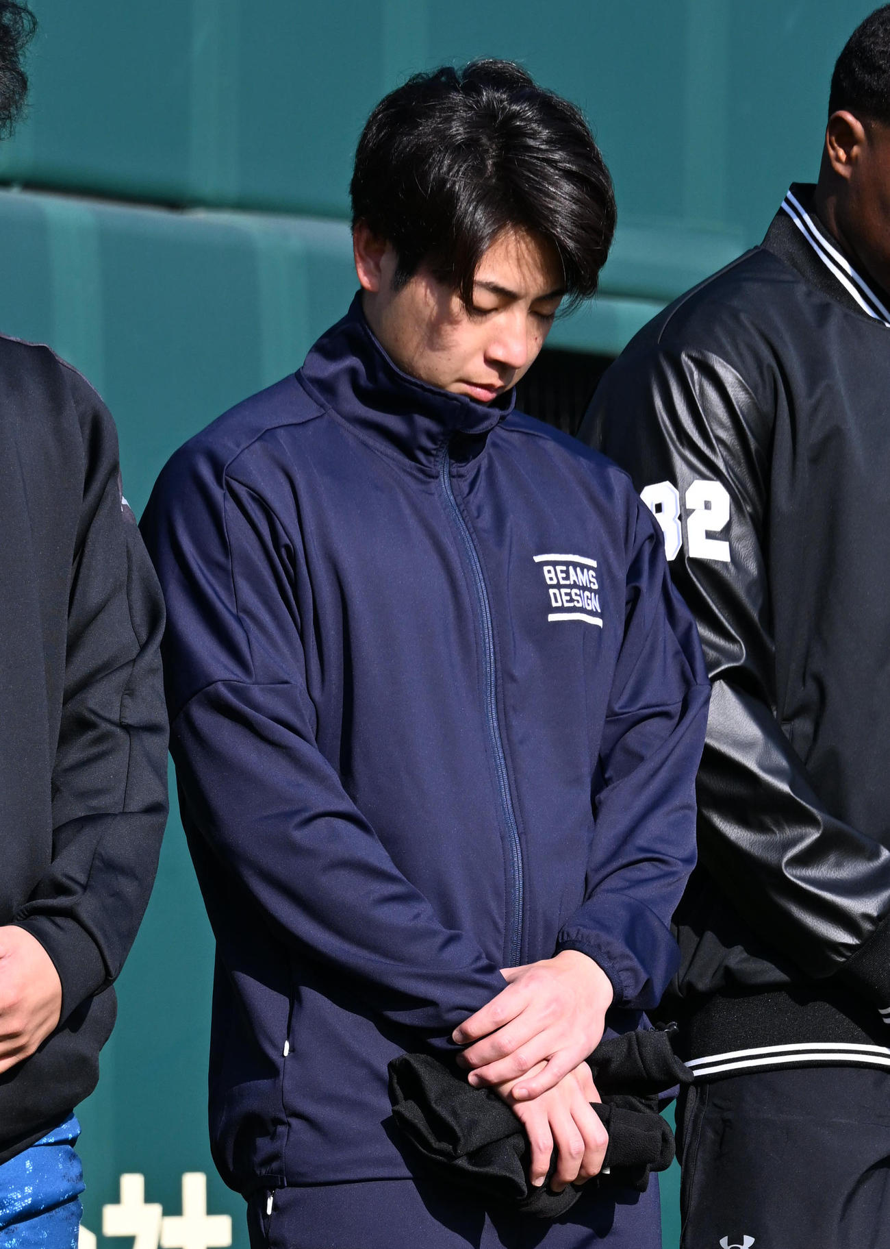 阪神・淡路大震災から31年、黙とうをささげる阪神下村（撮影・石井愛子）