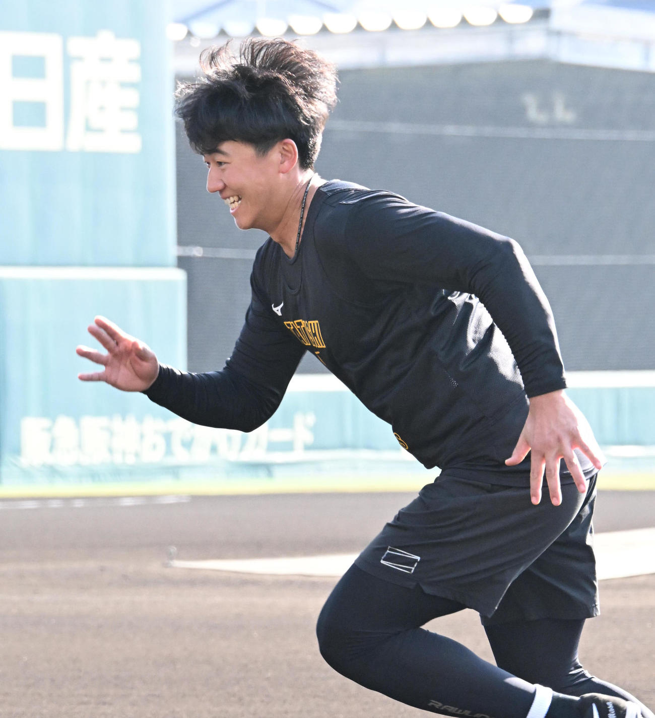 トレーニングをする阪神立石（撮影・石井愛子）