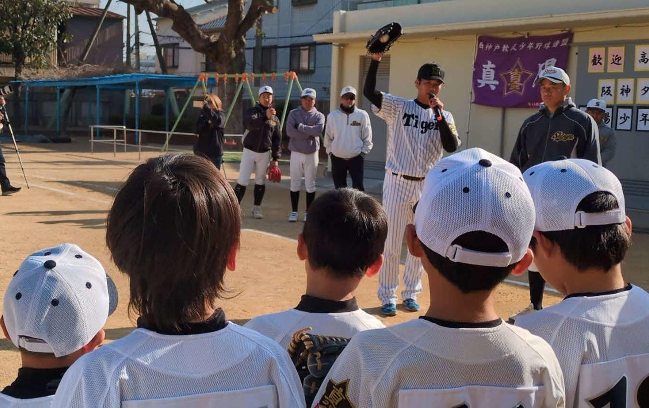 神戸市内で野球教室を行った高橋