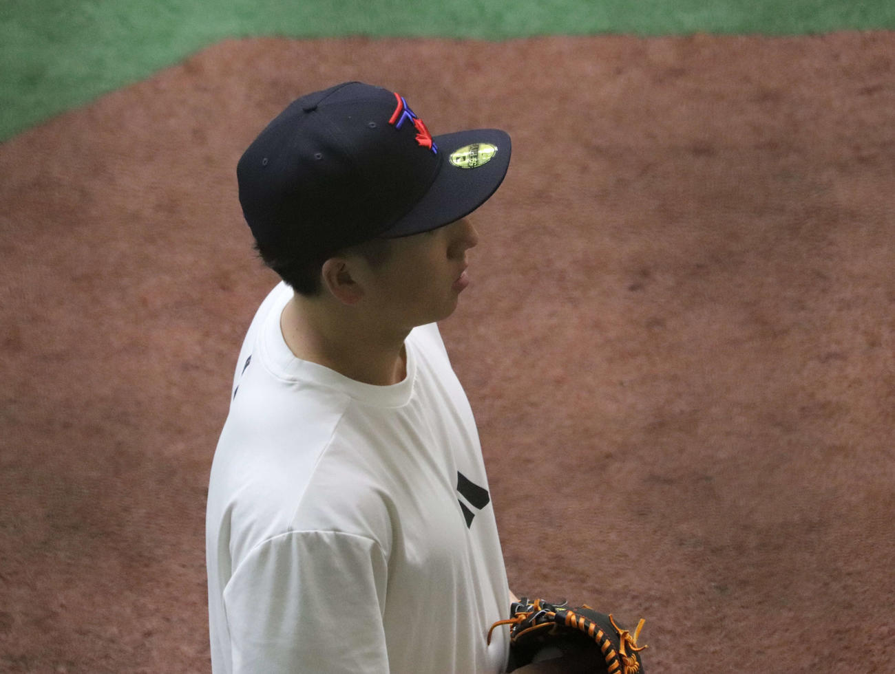 ジャイアンツ球場でキャッチボールする巨人大勢（撮影・小早川宗一郎）