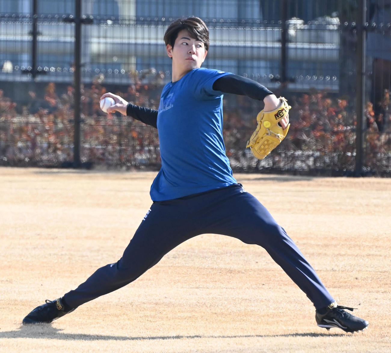 キャッチボールをする阪神下村（撮影・石井愛子）